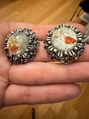 Silver Floral Gritter Cabochon earrings